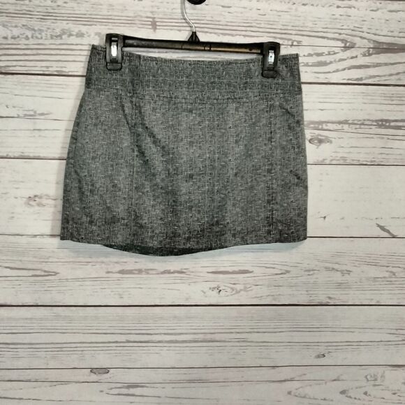 "Express" woman's skirt  - Picture 1 of 5
